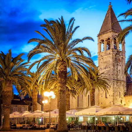 Beachfront Ciovka Vila *