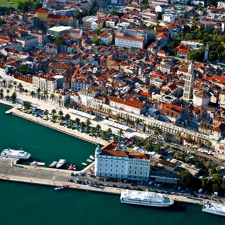 Beachfront Ciovka Vila