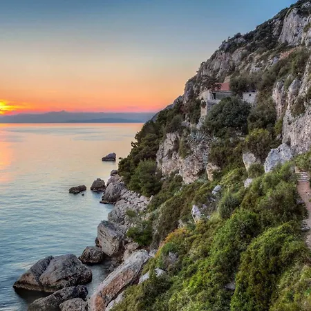 Beachfront Ciovka Vila *