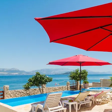 Beachfront Ciovka Villa *