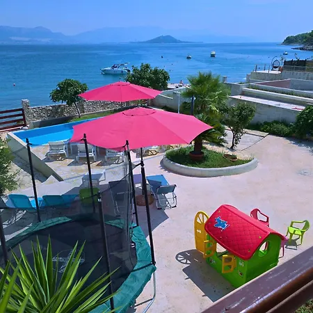 Villa Beachfront Ciovka *