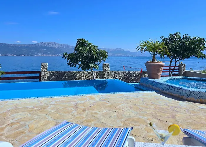 Villa Beachfront Ciovka *