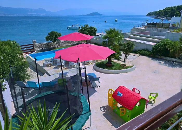 Villa Beachfront Ciovka *